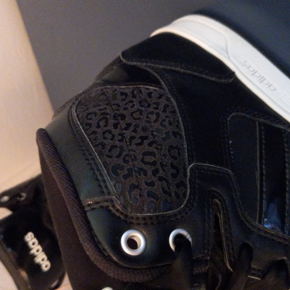 Adidas Women's high top shoe - Picture 3 of 7